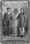 Ο Κωνσταντίνος Χαρικλείδης με την ευζωνική στολή. Φωτογραφία από το οικογενειακό αρχείο της Μάχης Καρούζη, Λευκωσία